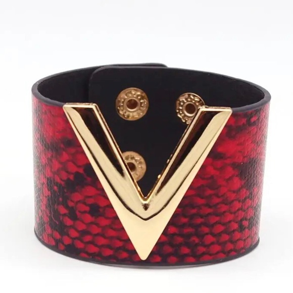 Red and Black V Snake-print Leather Cuff Bracelet - Picture 3 of 4